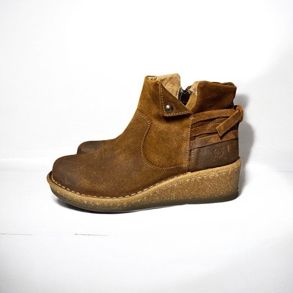 🌻NEW NWOT Born "Varas" Brown
Distressed Suede Ankle Boots Size 6 - Picture 1 of 11